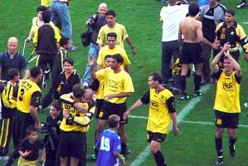 [Beitar players happy after the match]