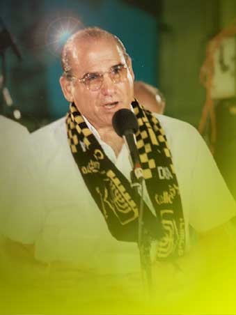 [Gad Zeevi with Beitar Scarf]